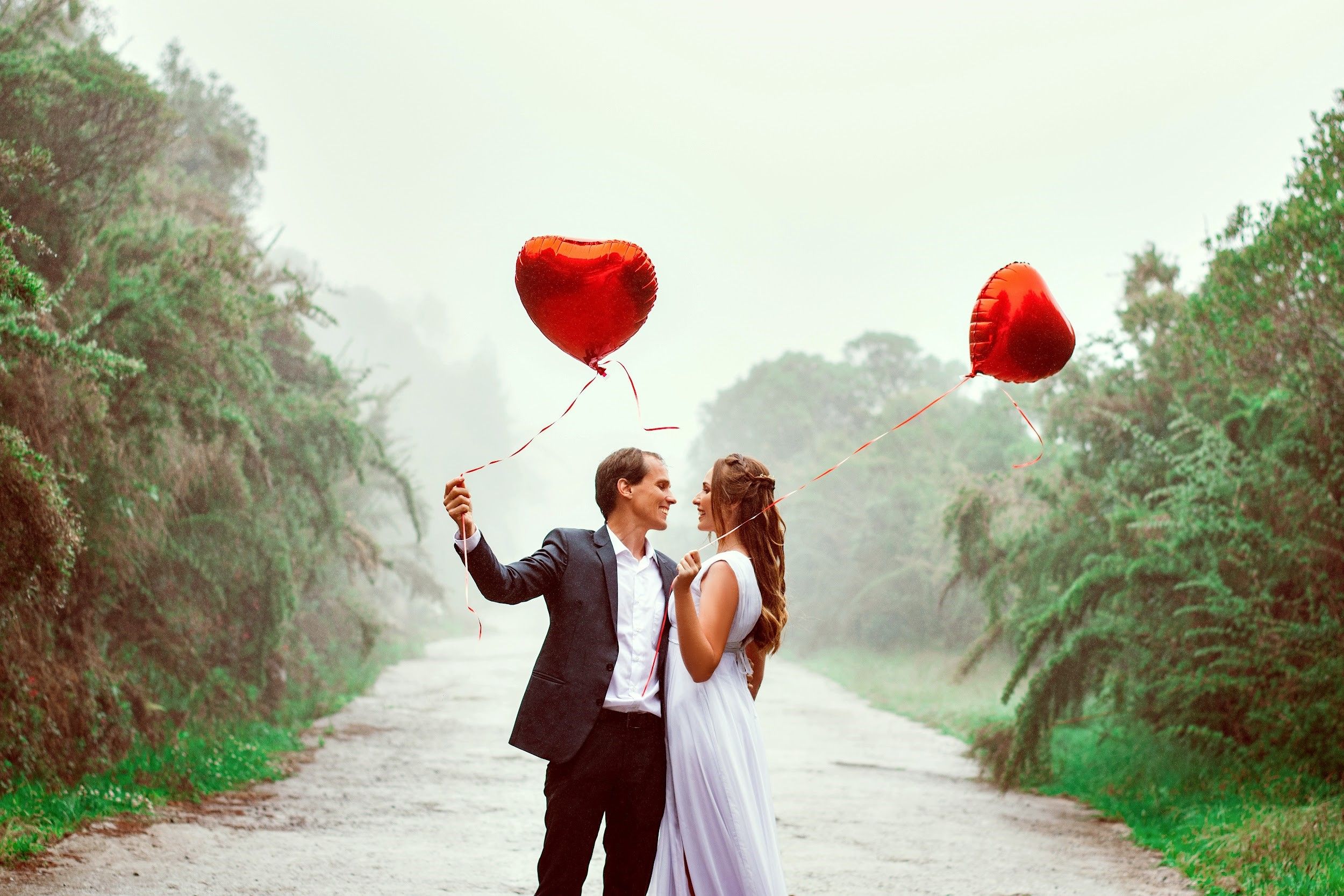 Tejiendo Emociones para la Fiesta del Amor y la Amistad con Globos Flores y Fiestas