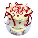 torta crema corazones moños rojos